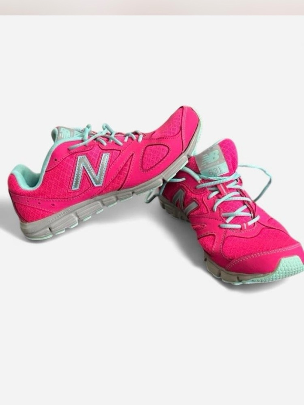 New Balance 631 Women’s Pink Athletic Sneakers with Blue Accents Size 7